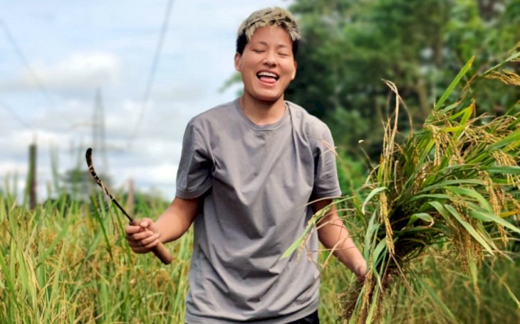 From football shoes to wielding the sickle – ‘team effort’ during harvesting season brings the Tamang family closer together