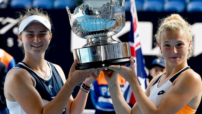Krejcikova-Siniakova win doubles crown